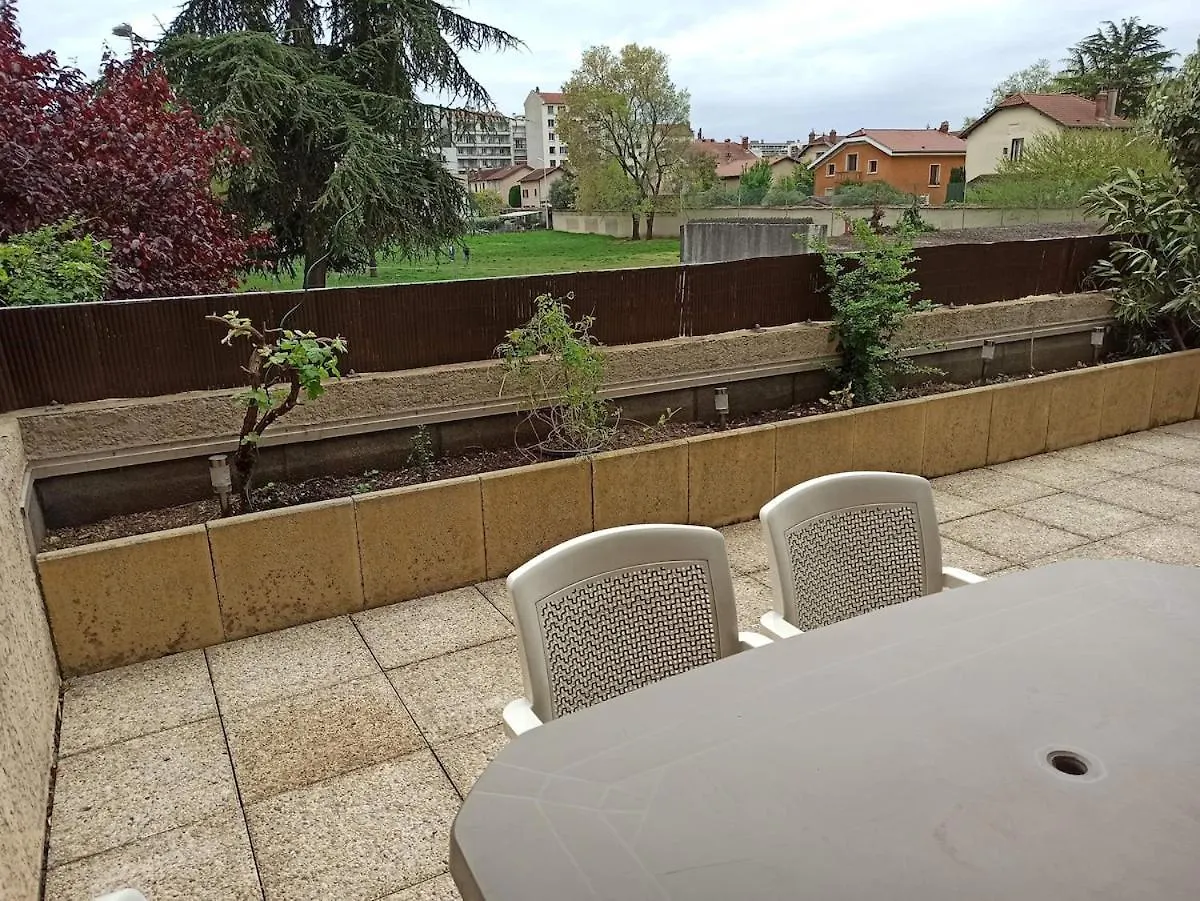 Duplex En Maison, Terrasse, Garage, Au Calme Lyon 0*,
