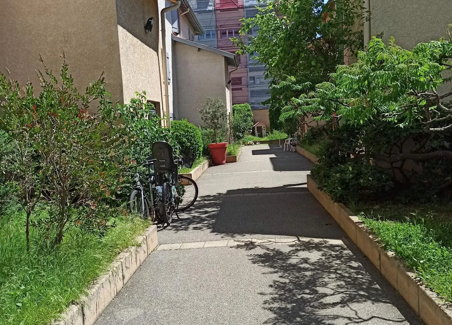 Apartment Duplex En Maison, Terrasse, Garage, Au Calme Lyon France